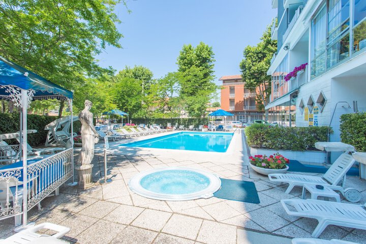 Pool 17 of 33