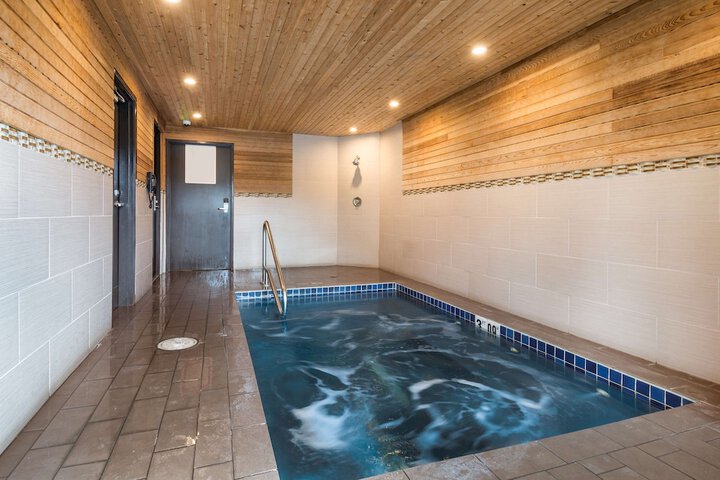 Hotel Pool