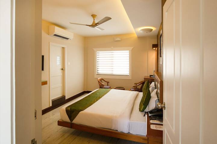 Room 15 of 48
