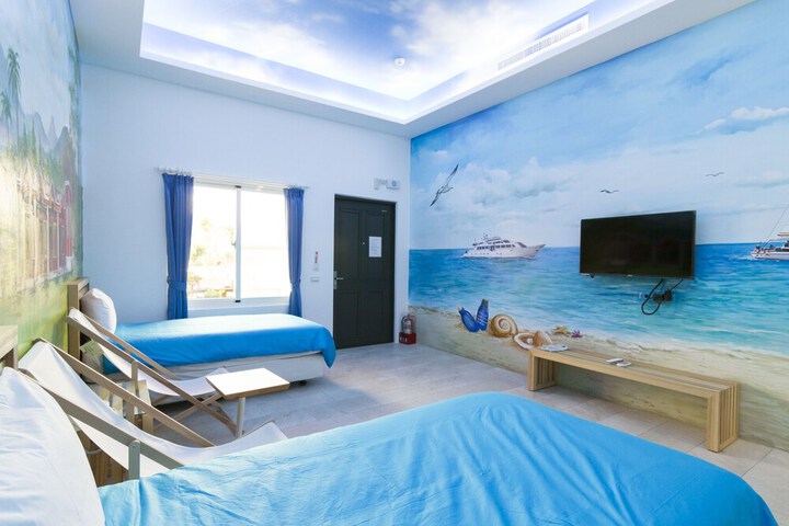 Room 12 of 30
