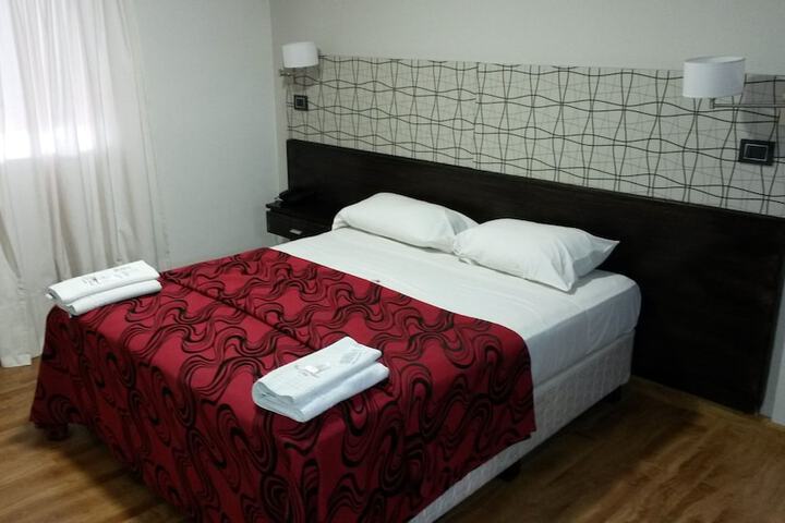 Room 4 of 40