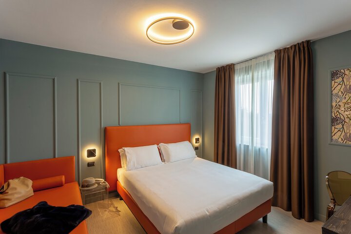 Room 12 of 35