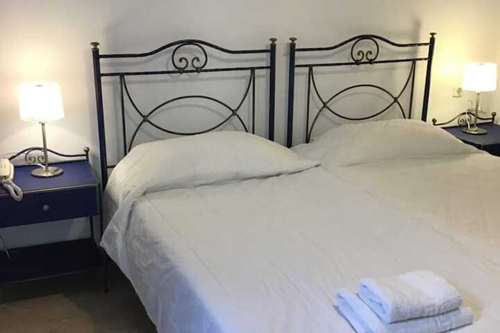 Room 12 of 16
