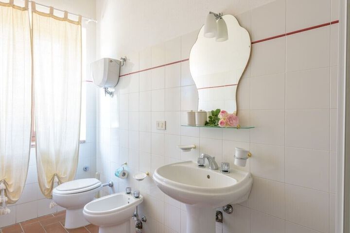 Room 8 of 13