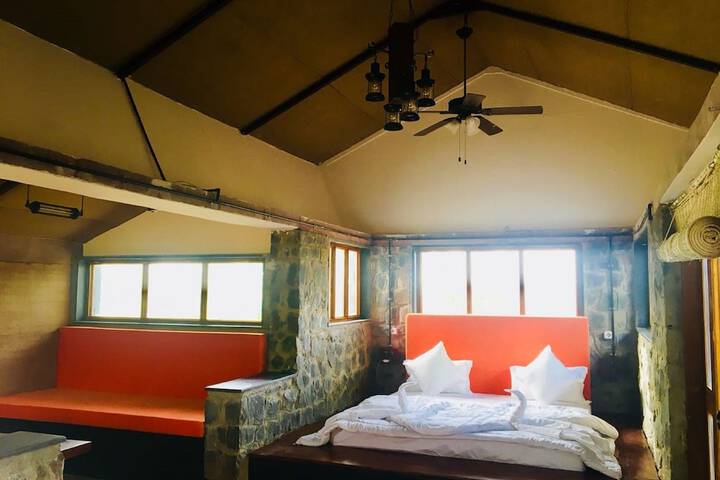 Room 6 of 44