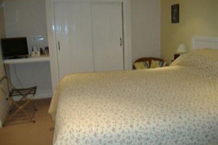 Room 3 of 8