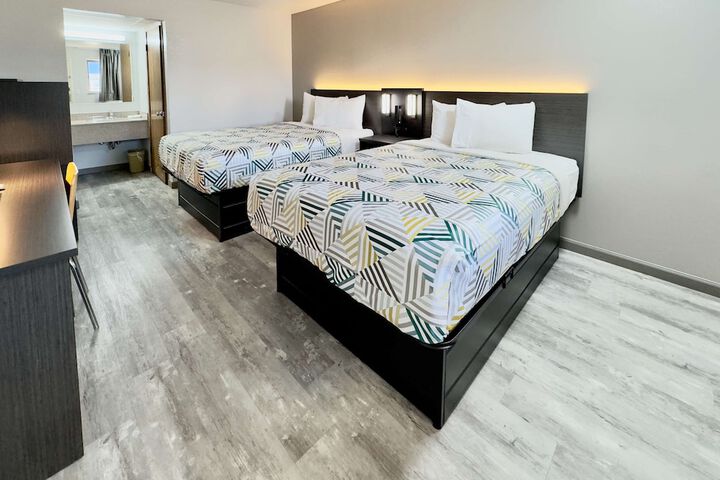 1 Double Bed Refrigerator, Microwave (11 of 21)