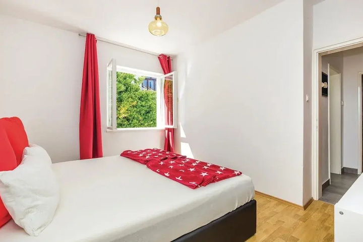 Room 4 of 21