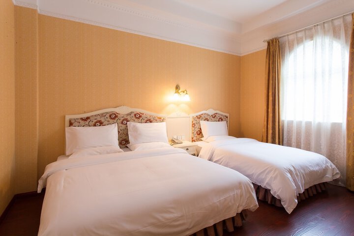 Room 13 of 22
