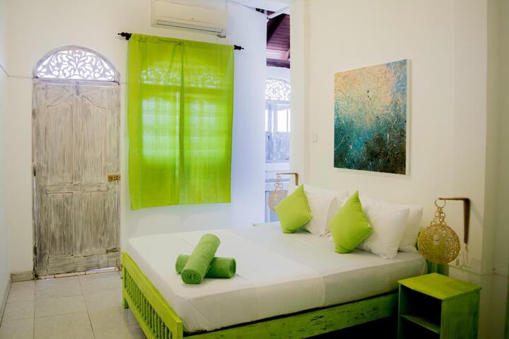 Room 4 of 70