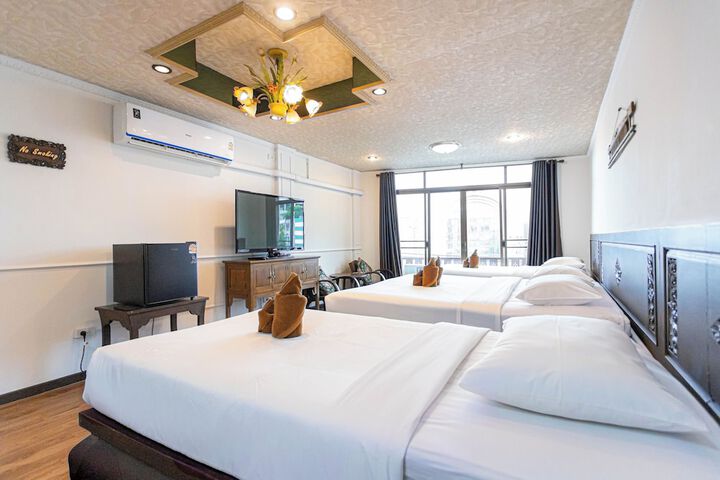 Room 11 of 34