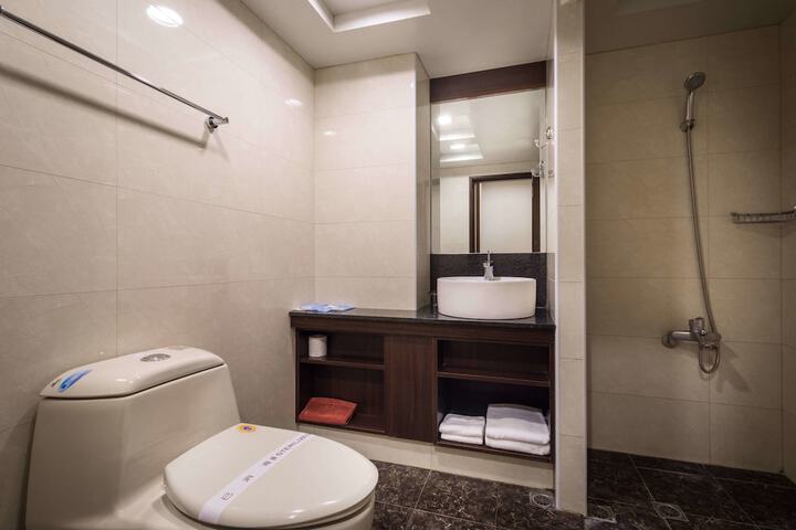 Room 25 of 46