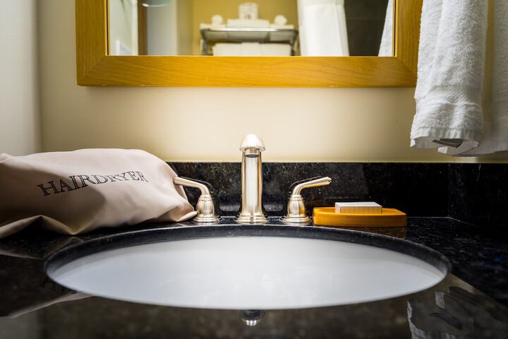 Bathroom sink