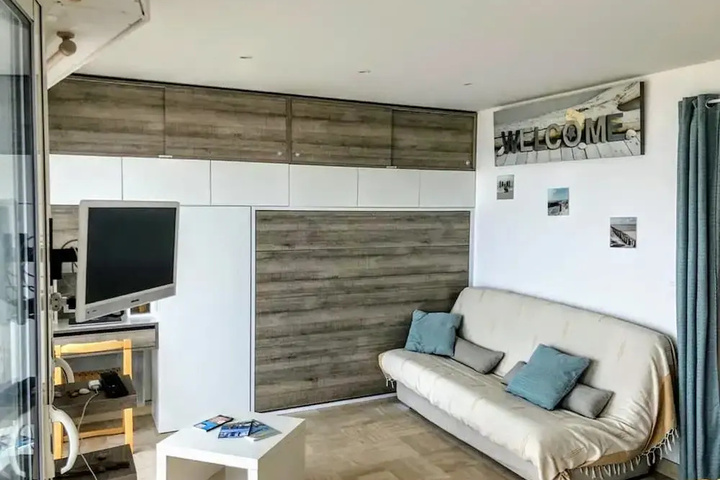 Room 2 of 18