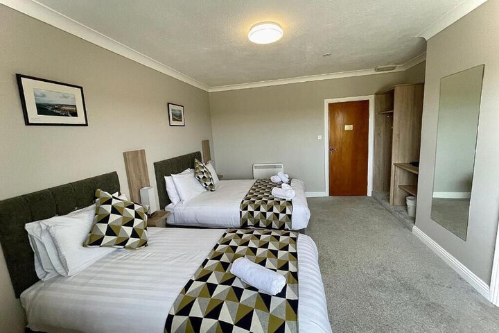 Room 6 of 19