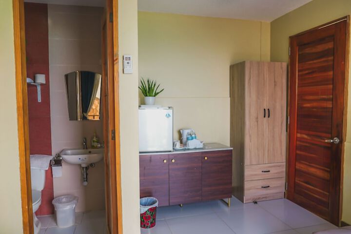 Room 32 of 80