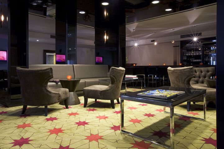 Lounge 42 of 54