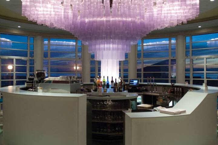 Lounge 56 of 101