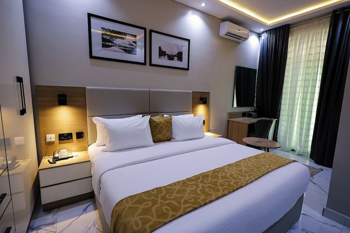Room 4 of 37