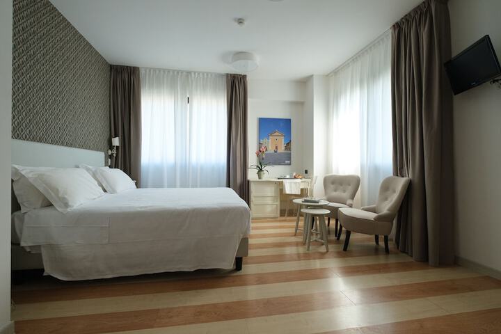Room 8 of 53