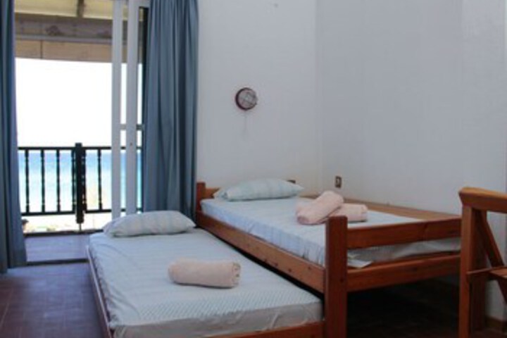 Room 4 of 12