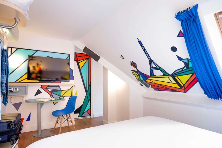 Room 12 of 62