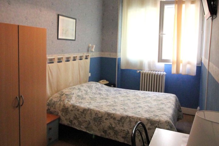 Room 13 of 64