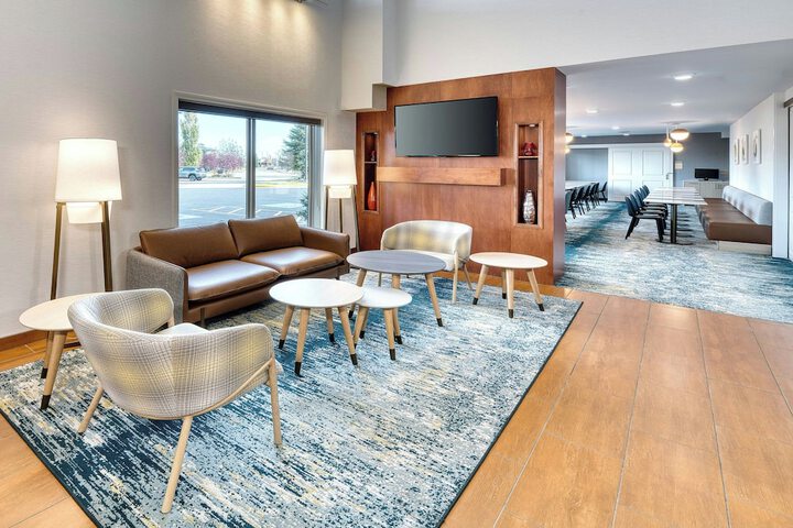 Entrance & Lobby