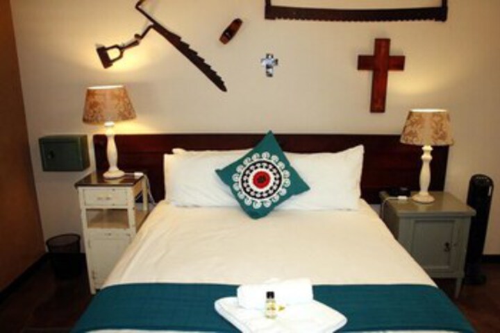 Room 13 of 33