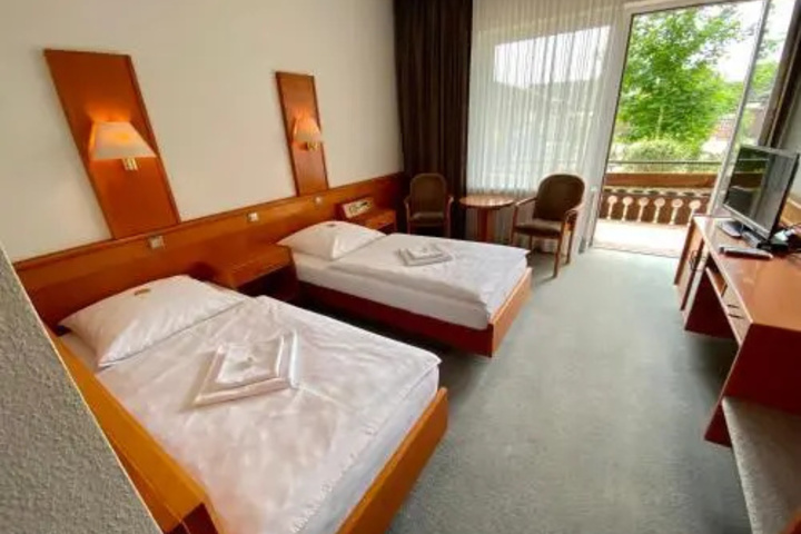Room 5 of 12