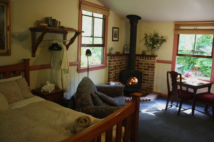 Room 4 of 18