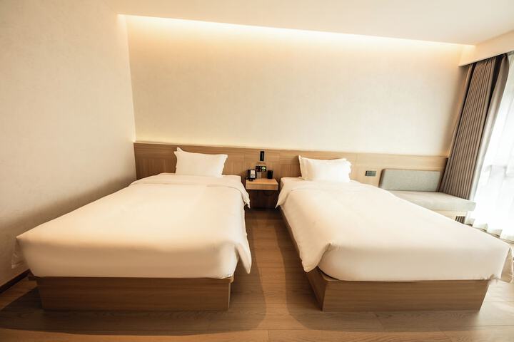 Room 10 of 47