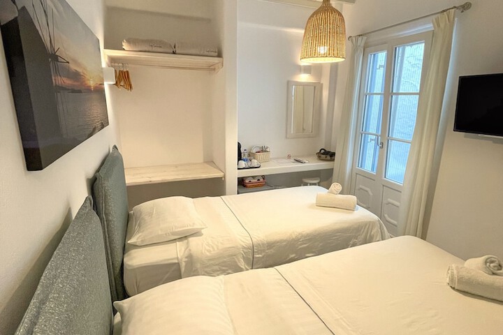Room 15 of 93