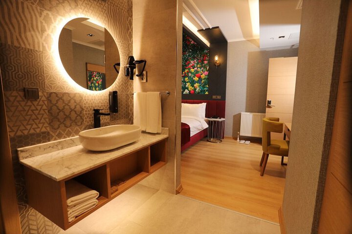 Room 6 of 31