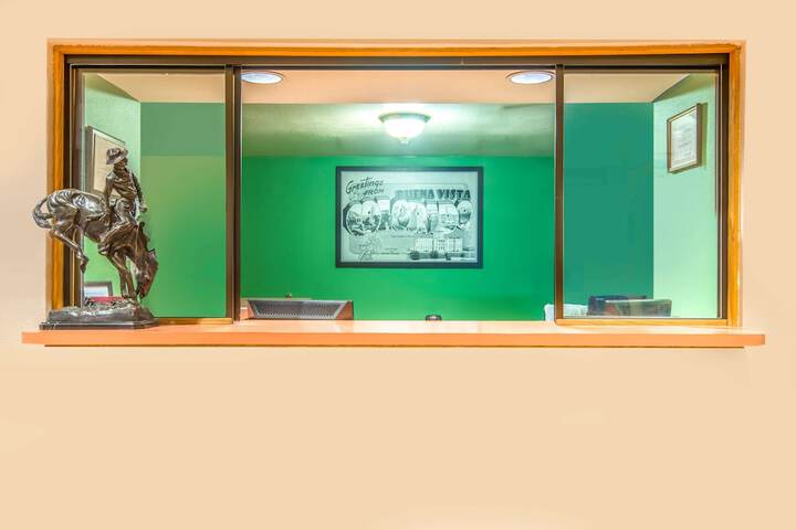 Guest Lobby