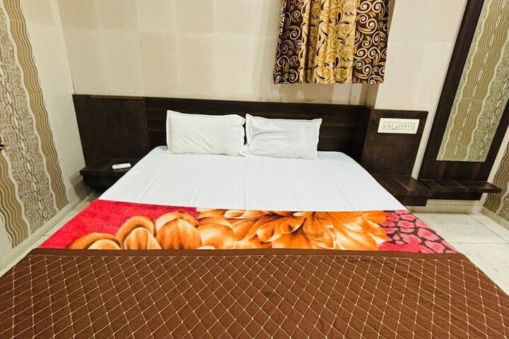 Room 10 of 27