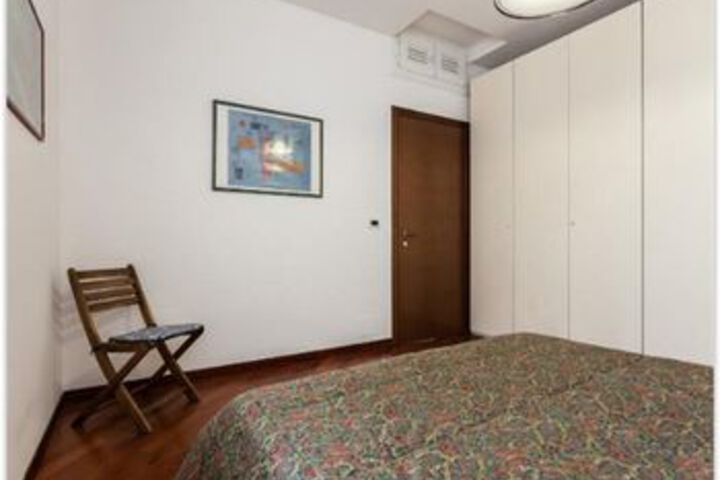 Room 7 of 33