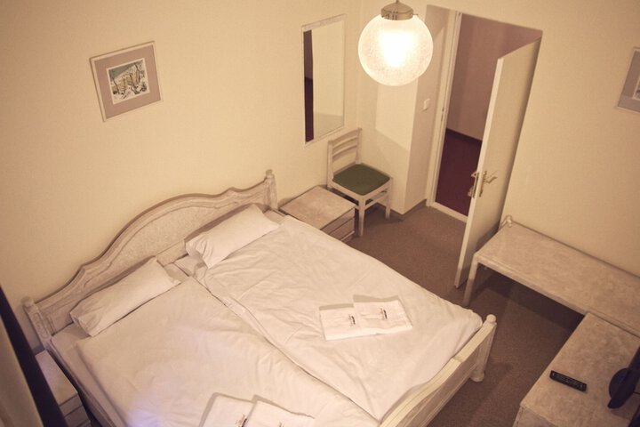 Room 10 of 39