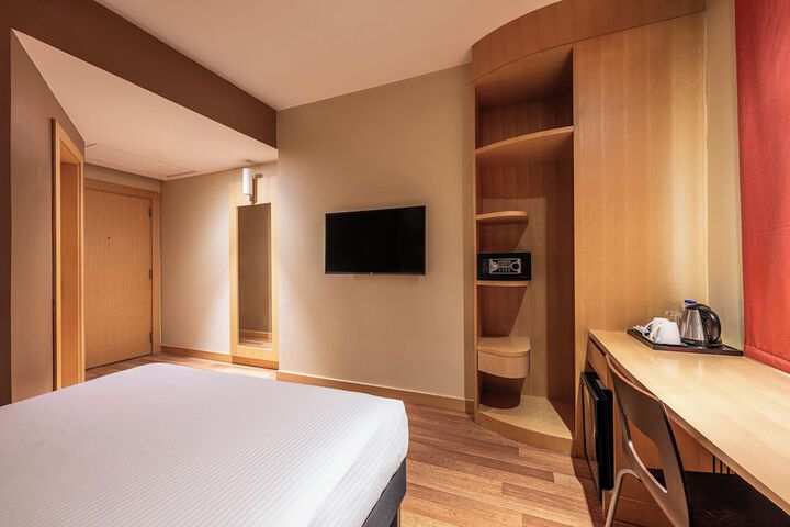 Room 14 of 74
