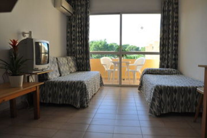 Room 9 of 28