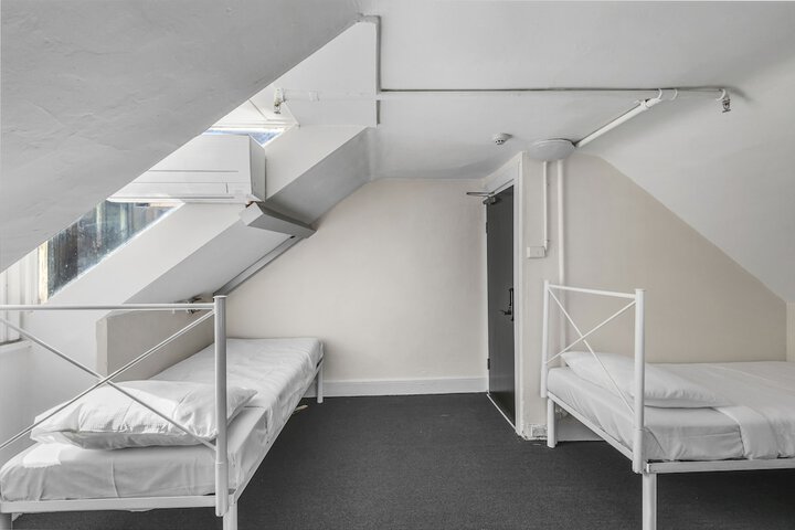 Room 7 of 14