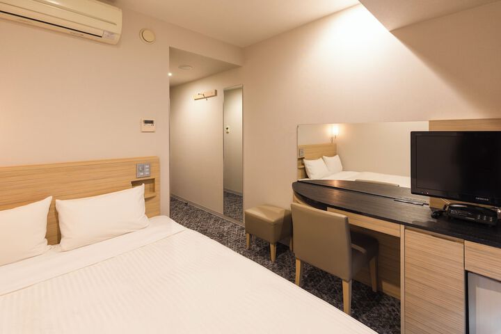 Room 7 of 32