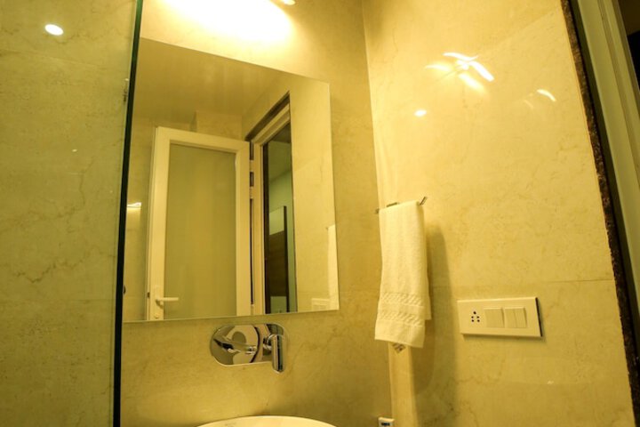 Room 25 of 40
