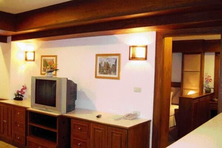 Room 13 of 36