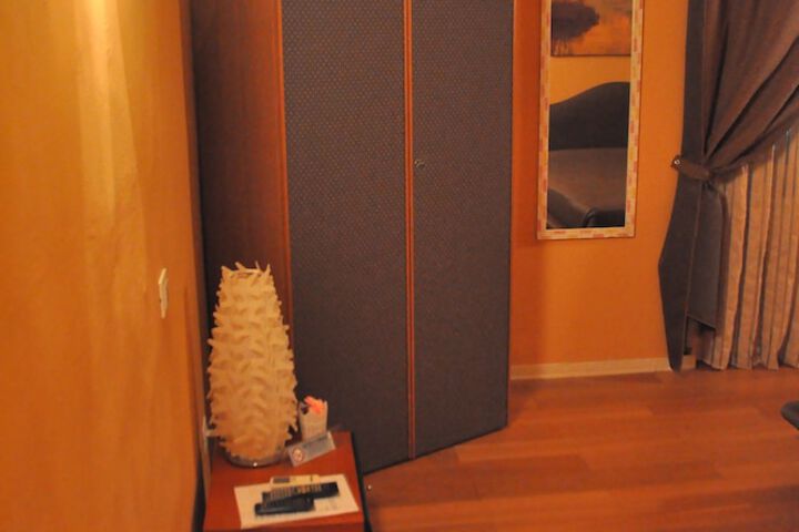 Room 13 of 17