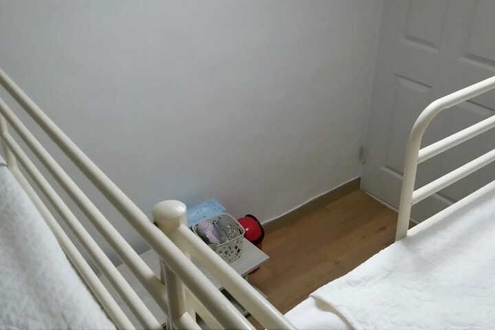 Room 5 of 32