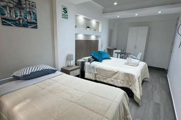 Room 5 of 9
