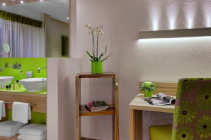 Room 27 of 56