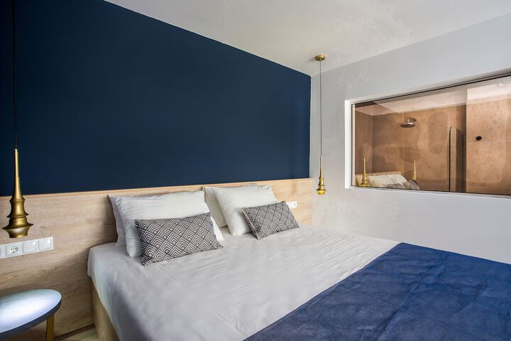 Room 13 of 70