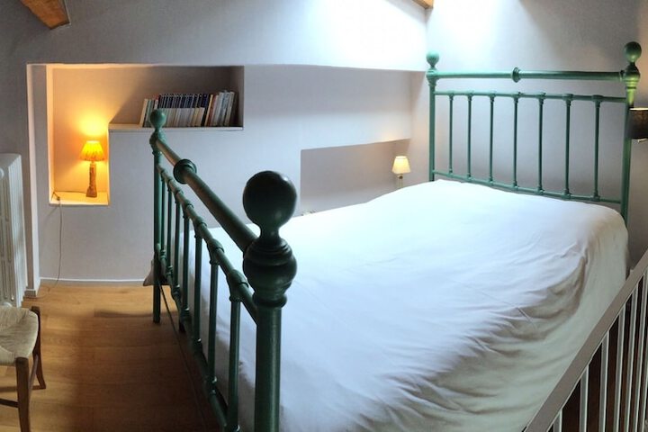 Room 8 of 69
